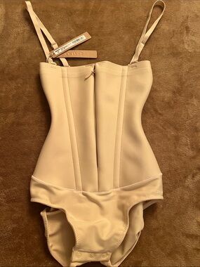 Skims Body Core Sculpt Waist Cincher Butt Lifting Brief Sand